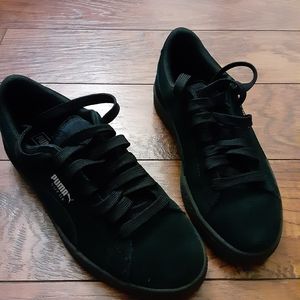 Boys black suede pumas